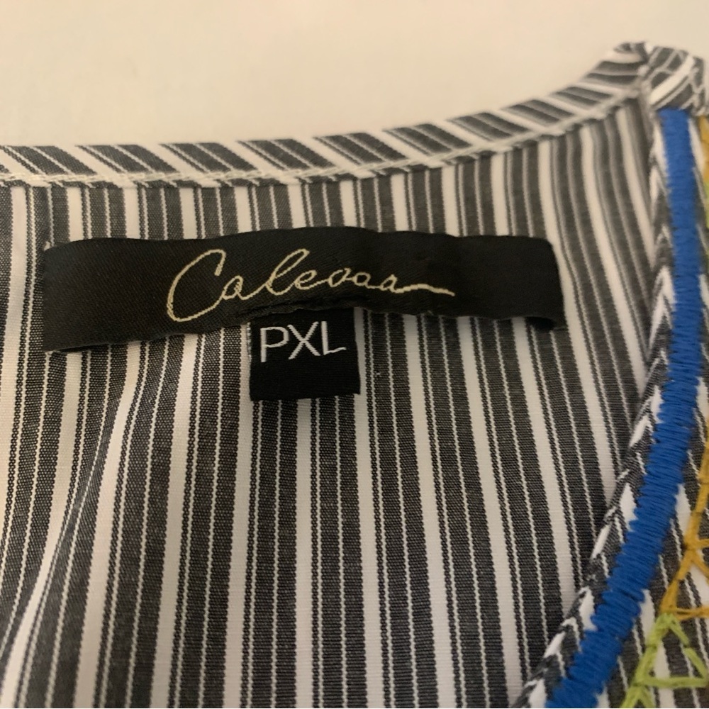 Calessa Embroidered Patchwork Split Round Neck Ti… - image 5